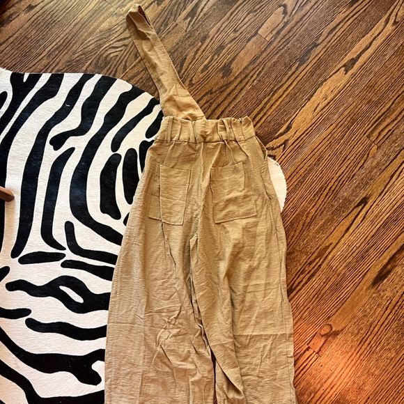 Wide Leg Pants with Single Strap - Picture 8 of 12